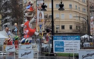 Fallas-en-el-Centro-de-Dia-Abastos